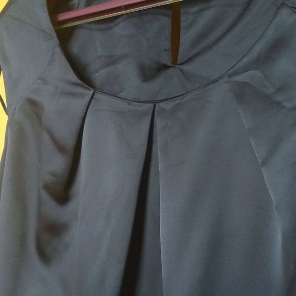 [3/$15] or $5 in bundle -  Silky navy blouse size US 10 - Picture 5 of 10
